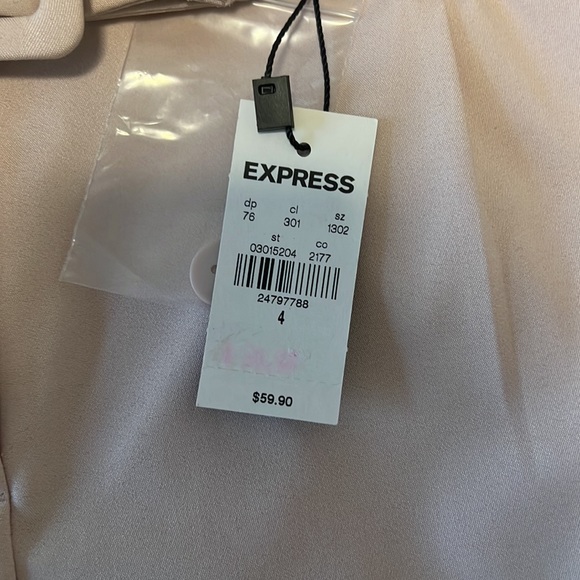 BRAND NEW Express high rise shorts size 4 - Picture 2 of 6